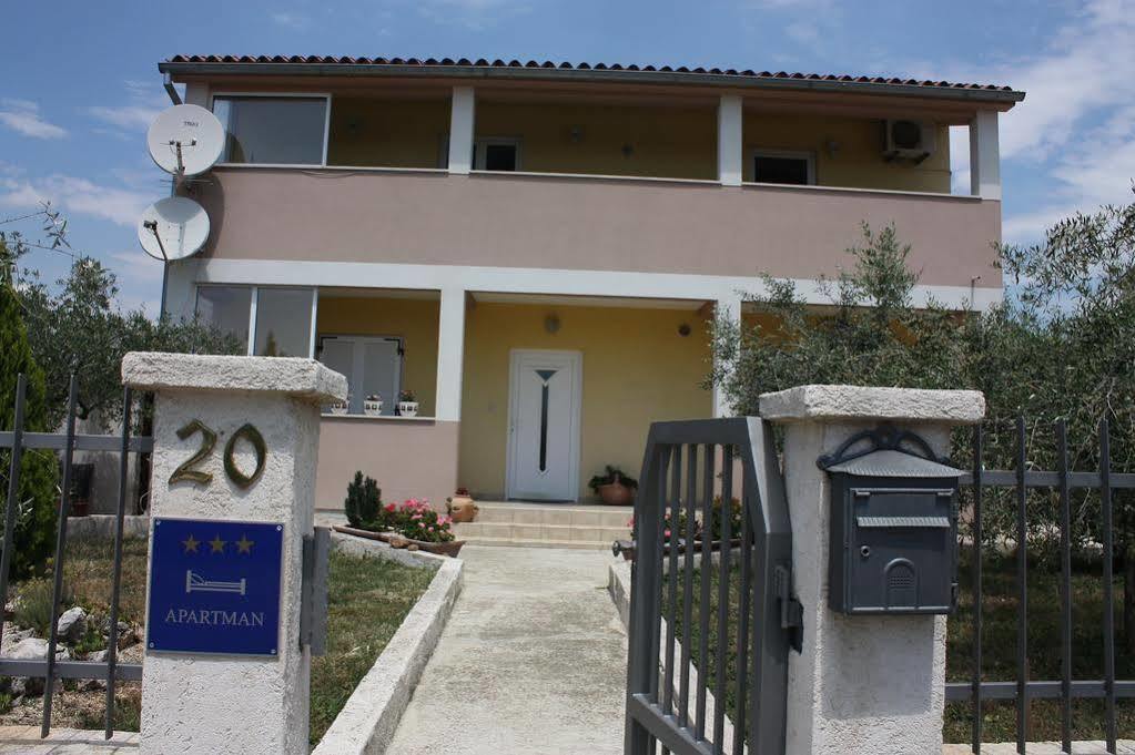 Apartment Mladenka Pula Exterior foto