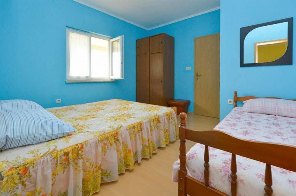 Apartment Mladenka Pula Exterior foto