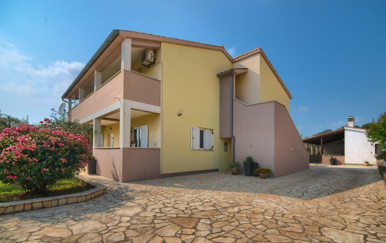 Apartment Mladenka Pula Exterior foto
