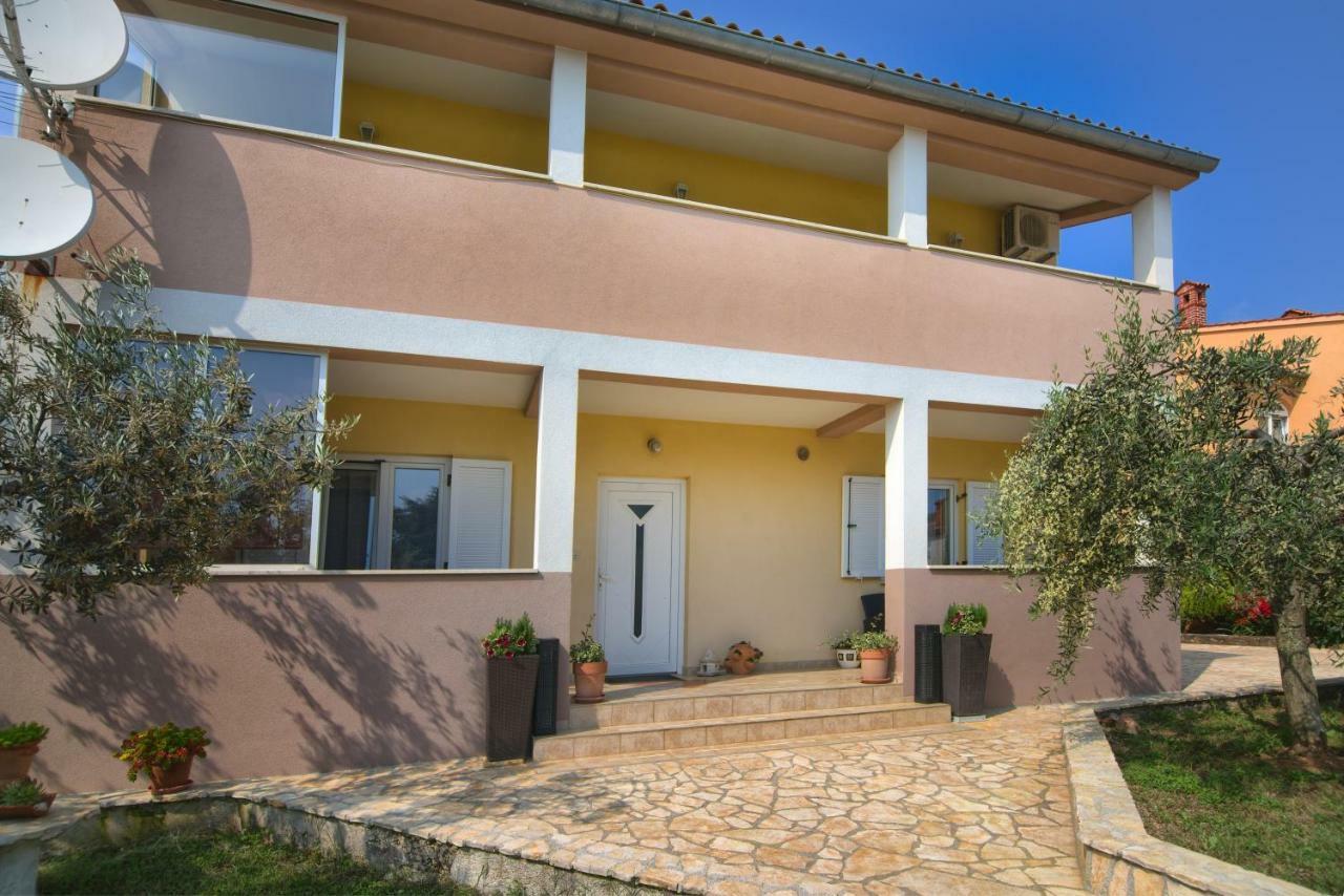 Apartment Mladenka Pula Exterior foto