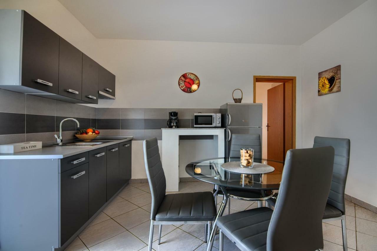 Apartment Mladenka Pula Exterior foto